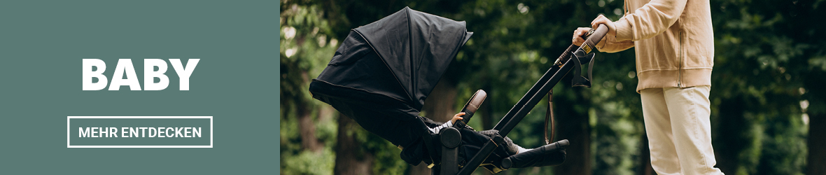 Werbebanner mit grünem Hintergrund links, weißer Aufschrift „BABY“ und Button „MEHR ENTDECKEN“. Rechts eine Person in beigefarbener Kleidung, die im Park einen schwarzen Kinderwagen schiebt. Im linken unteren Bereich befinden sich kleine, stilisierte Blümchen-Symbole.