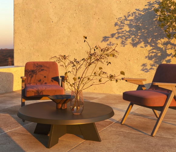 Japandi-inspirierte Terrasse mit Holzsesseln und runder Tischdeko