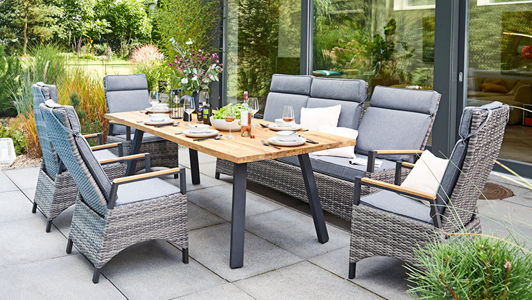 OUTDOOR-DINING & HOME-OFFICE