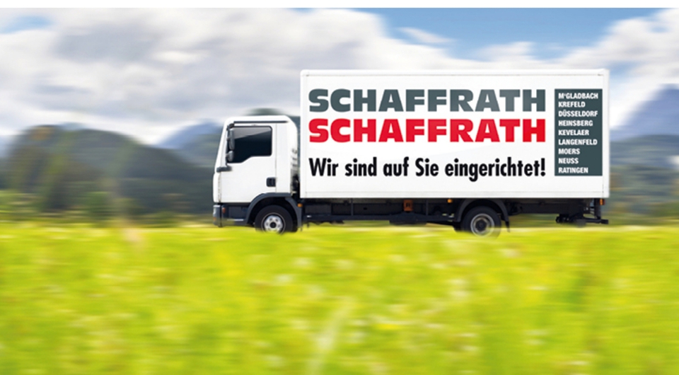 Schaffrath LKW fährt durch eine sommerliche Landschaft