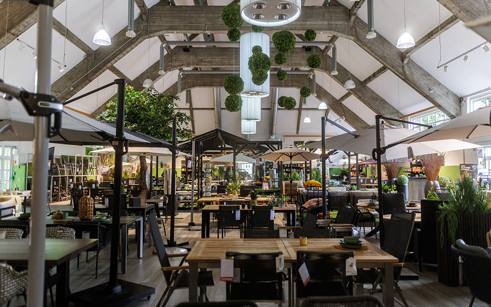 Alte Reithalle große Gartenmoebel Ausstellung Moenchengladbach