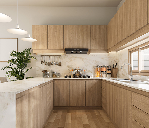 Stilvolle U-förmige Einbauküche mit Holzfronten, Hängeschränken und eleganten Pendelleuchten.