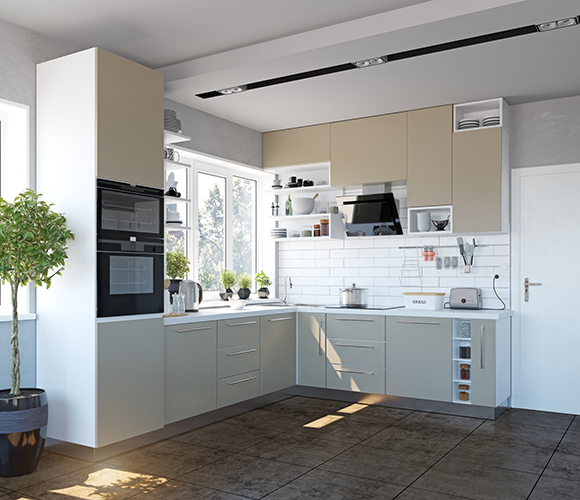 Moderne Einbauküche in L-Form mit hellen Fronten, großen Fenstern und weißen Fliesen.