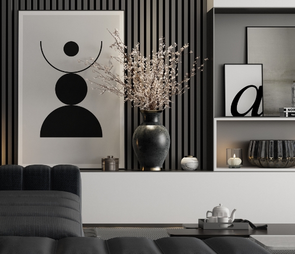 Wohnzimmer dunkler Wand. Davor steht ein weißes Lowboard mit Bildern und anderen kontrastreichen Dekoelementen. 
