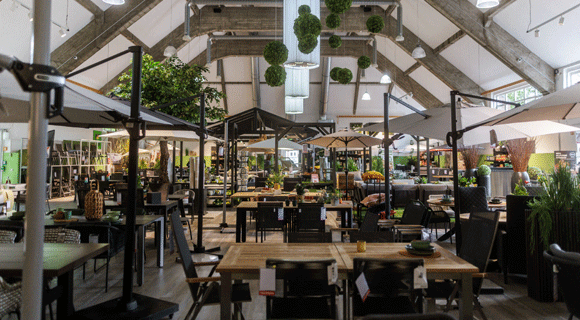 Blick in die Gartenausstellung in der alten Reithalle in M&ouml;nchengladbach