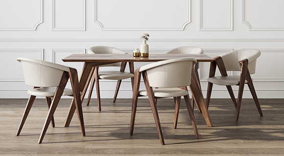Gepolsterte, beige Esszimmerstühle runder Rückenlehne an einem Holztisch.