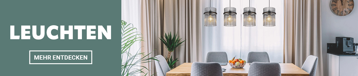 Werbebanner mit grünem Hintergrund links, weißer Aufschrift „LEUCHTEN“ und Button „MEHR ENTDECKEN“. Rechts ein Esszimmer mit Holz-Esstisch, grauen Stühlen und fünf modernen Pendelleuchten vor lichtdurchfluteten Vorhängen. Eine Zimmerpflanze und eine Wanduhr ergänzen das Ambiente, kleine Blümchen-Symbole am unteren Rand.