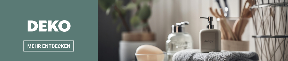 Werbebanner mit grünem Hintergrund links, weißer Aufschrift „WOHNACCESSOIRES“ und Button „MEHR ENTDECKEN“. Rechts im Bild stilvoll arrangierte Badaccessoires: Seifenspender, Glasflasche, Seife, Handtuch und Holzutensilien im Korb auf heller Oberfläche. Kleine Blümchen-Symbole ergänzen den linken Bereich.