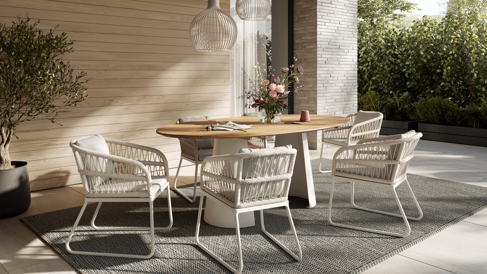 Innovation, Qualit&auml;t und modernes Design, drei Personen in einer modernen K&uuml;che, unterhalten sich und kochen gemeinsam