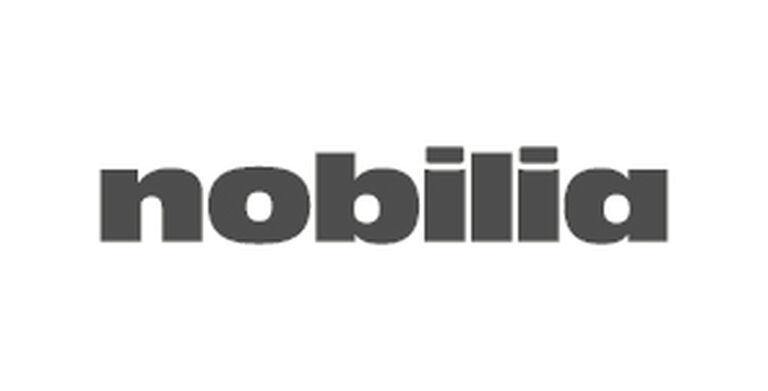 Weißes Bild mit Schriftzug "nobilia"