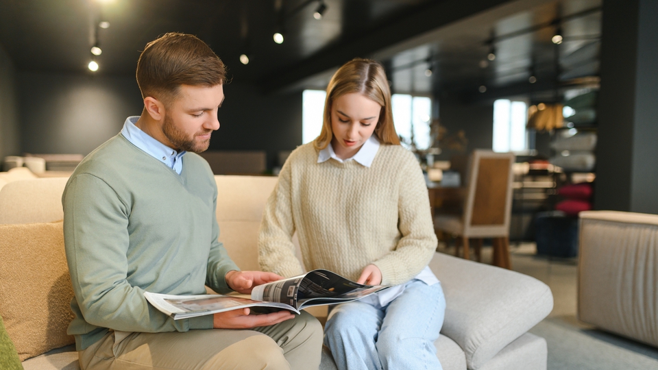 Innovation, Qualit&auml;t und modernes Design, zwei Personen