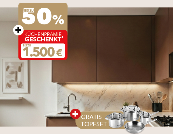 Braune K&uuml;che mit Schriftzug "Bis zu 50%", "K&uuml;chenpr&auml;mie geschenkt", "bis zu1500&euro;"