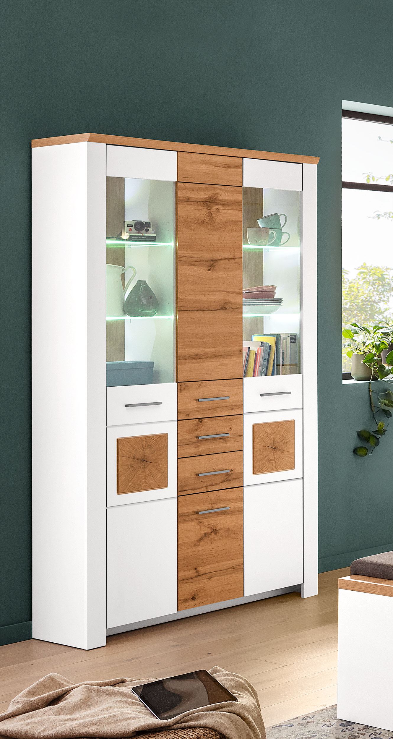 Highboard image number null