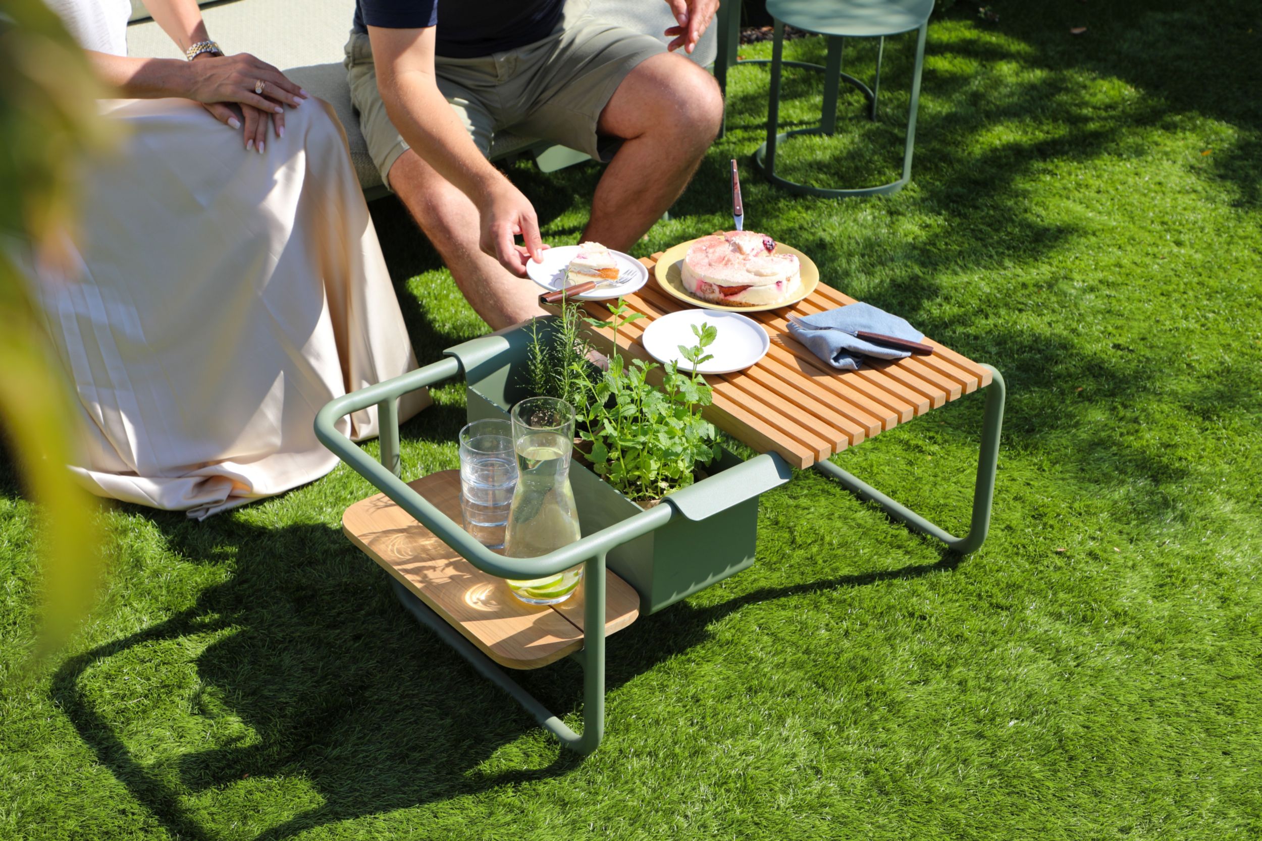 ZEBRA Garten Kaffeetisch image number 2