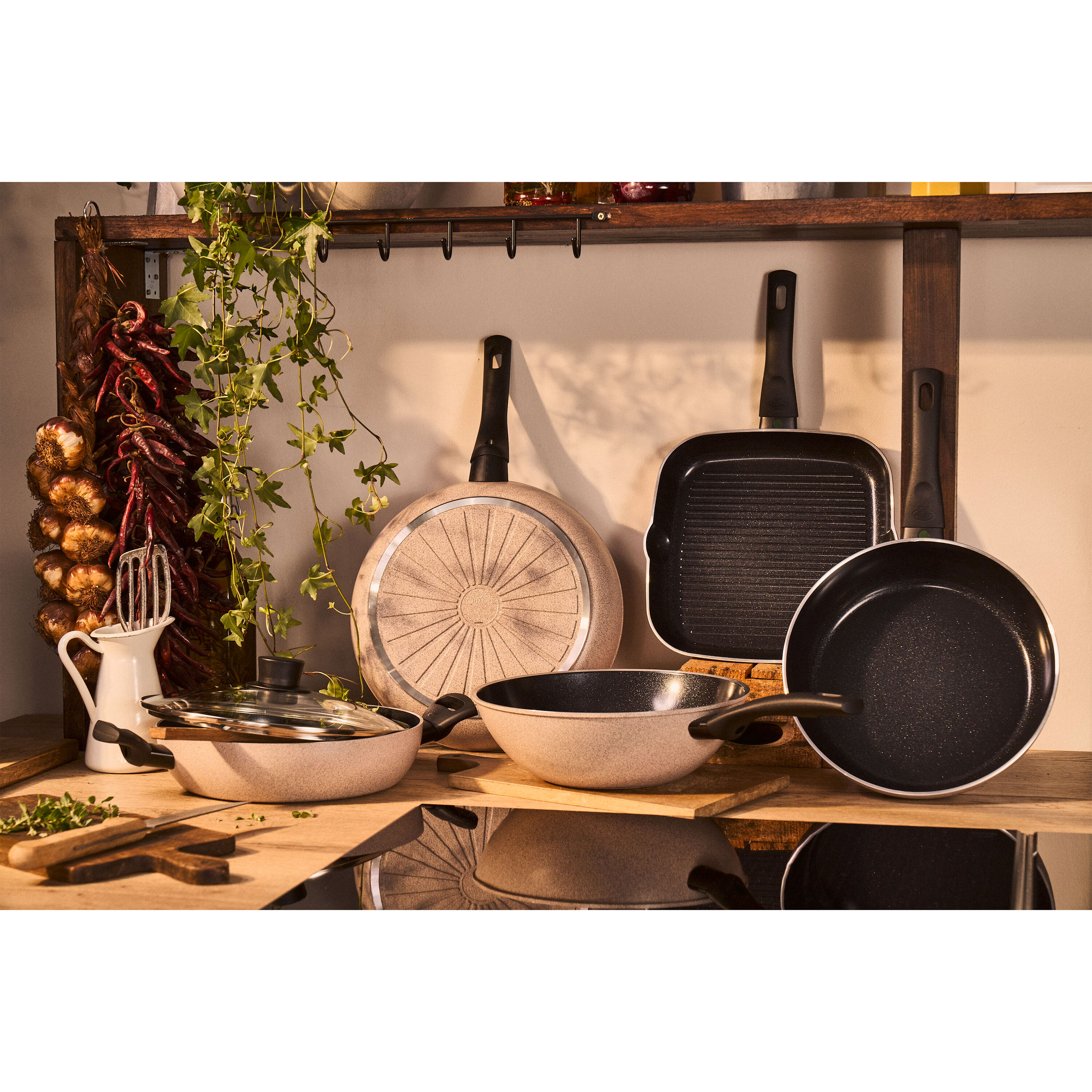 Schmorpfanne mit Deckel 28cm image number null