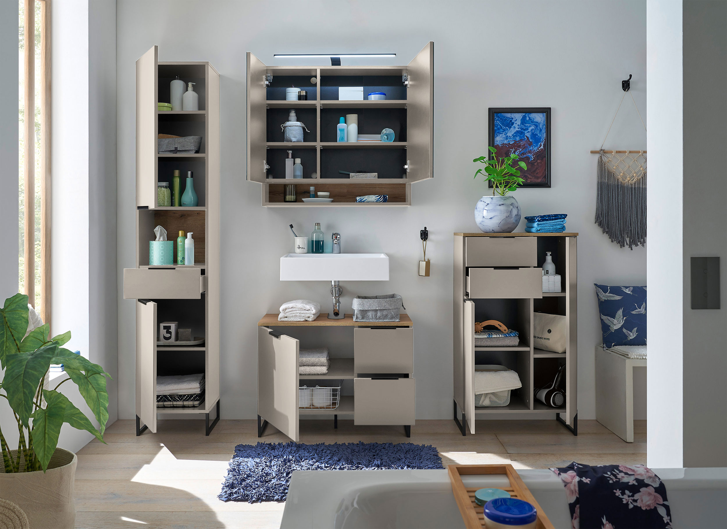 Highboard image number null