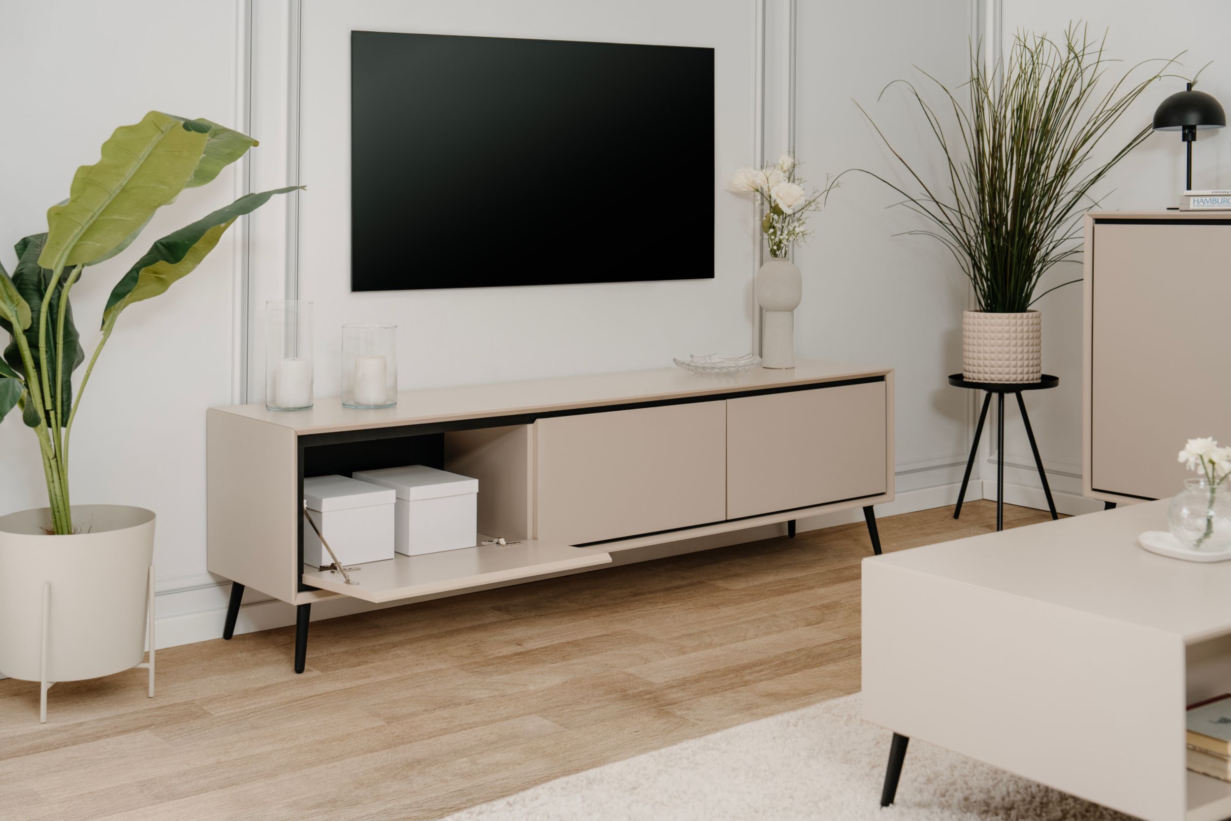 Lowboard image number 2