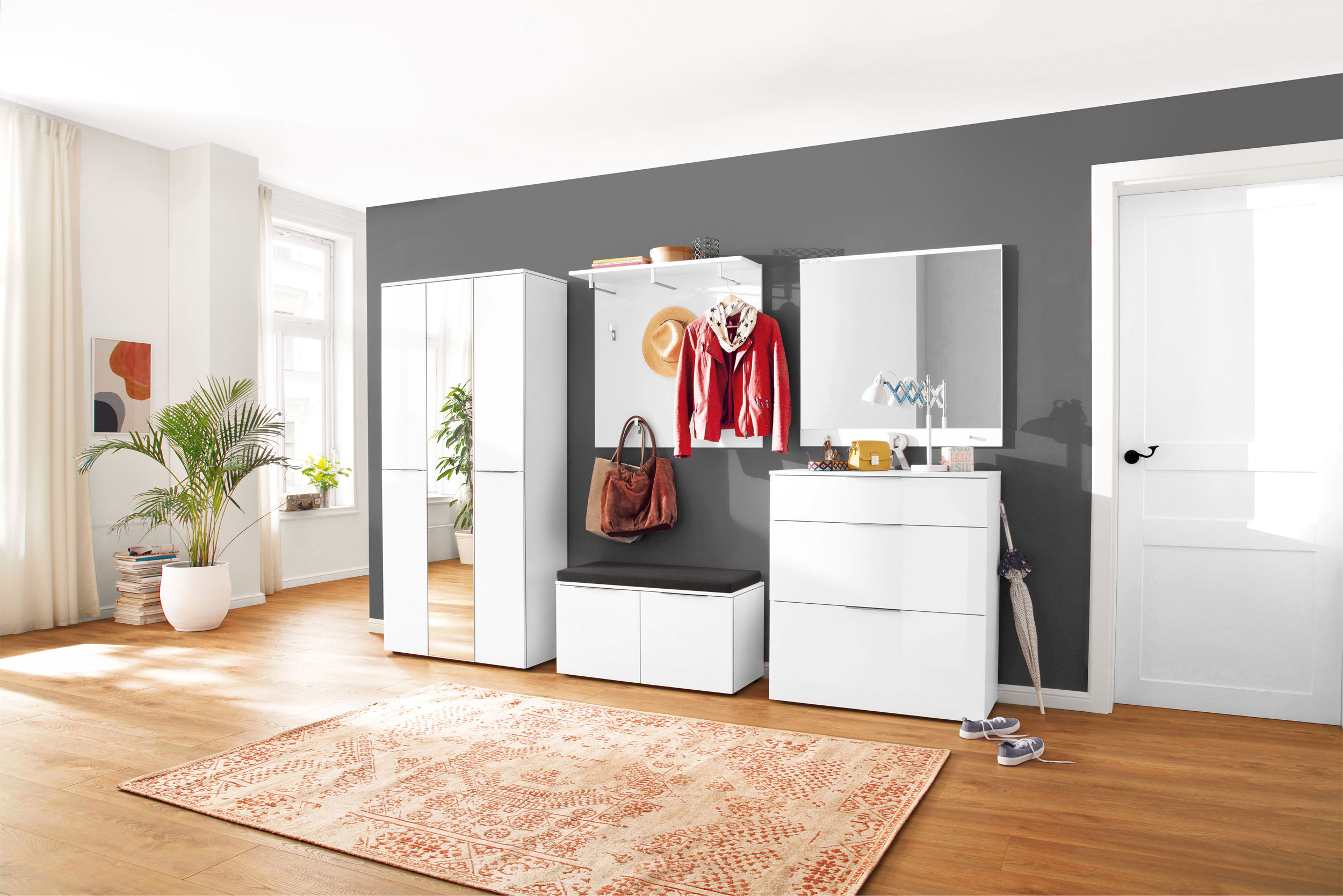 Garderobenschrank image number null