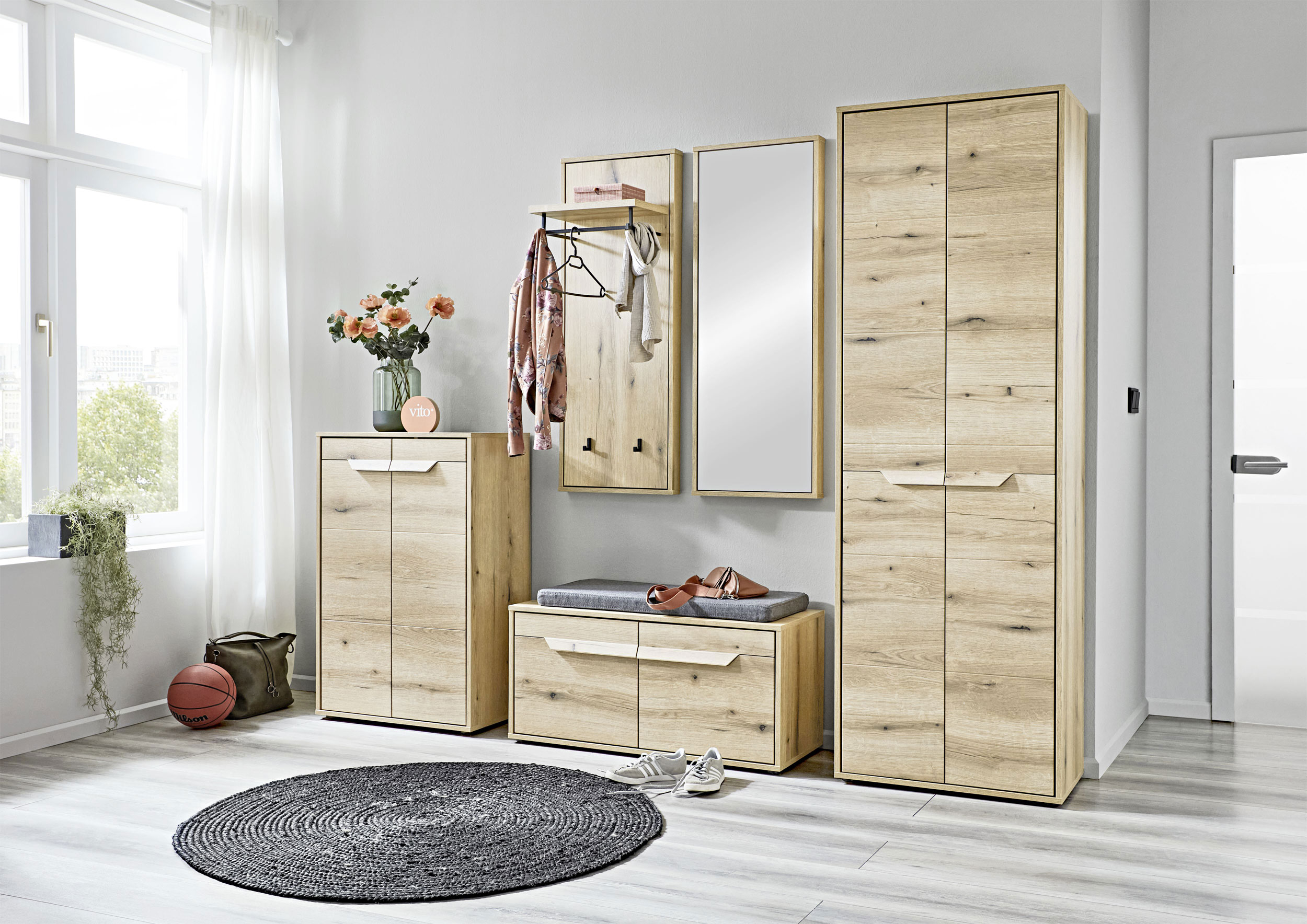Garderobenschrank image number null