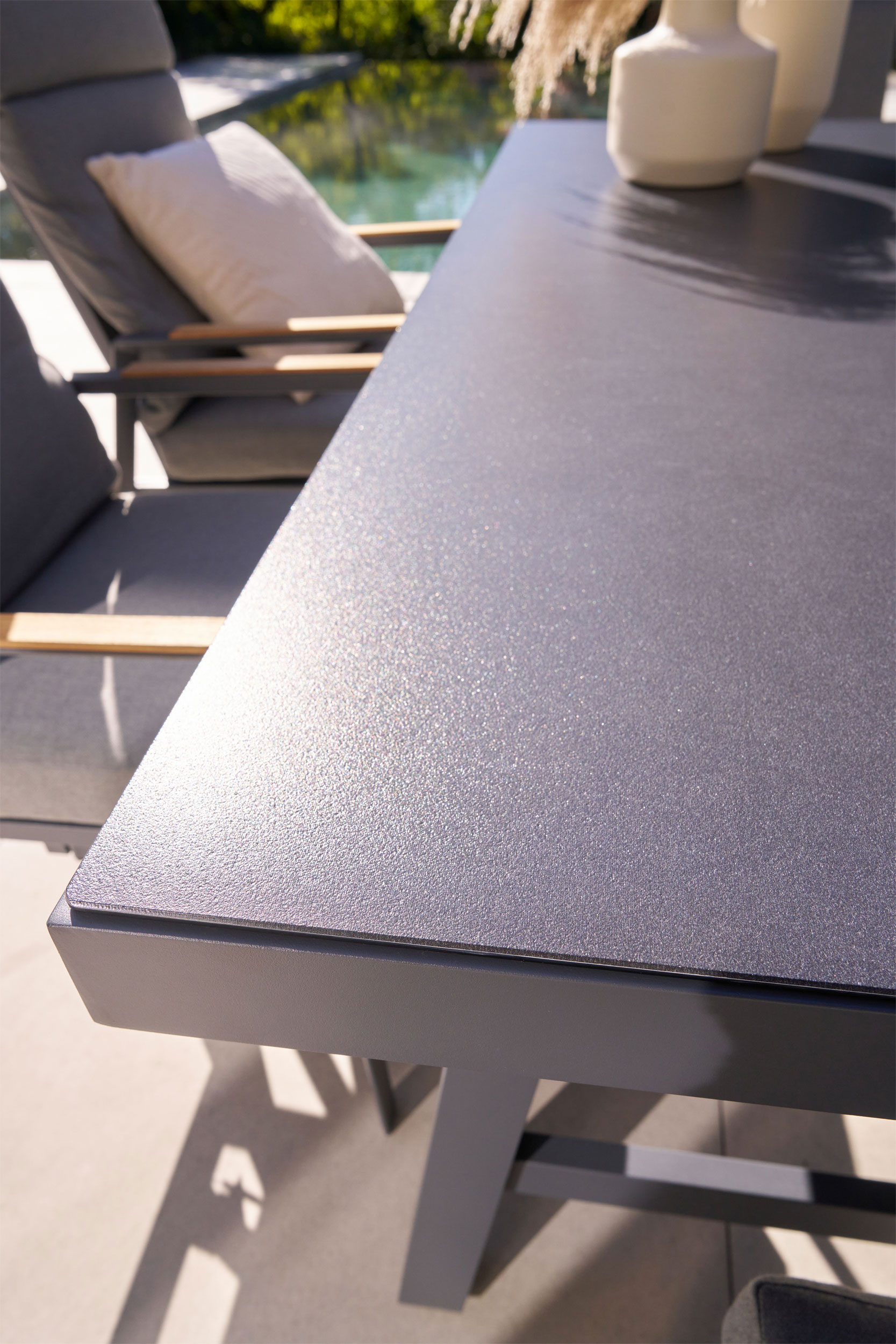 OUTDOOR Gartentisch grau Metall