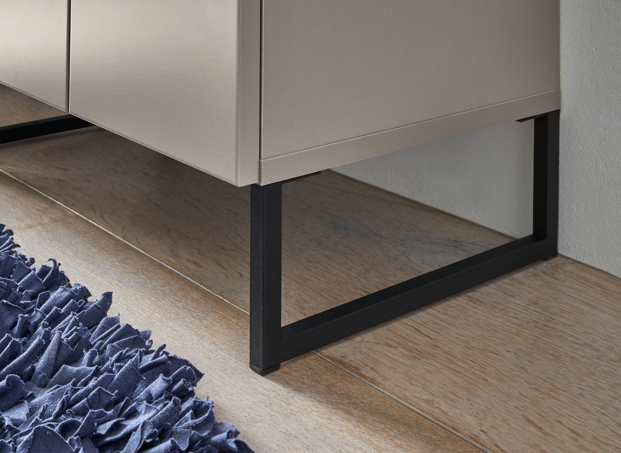 Highboard image number null