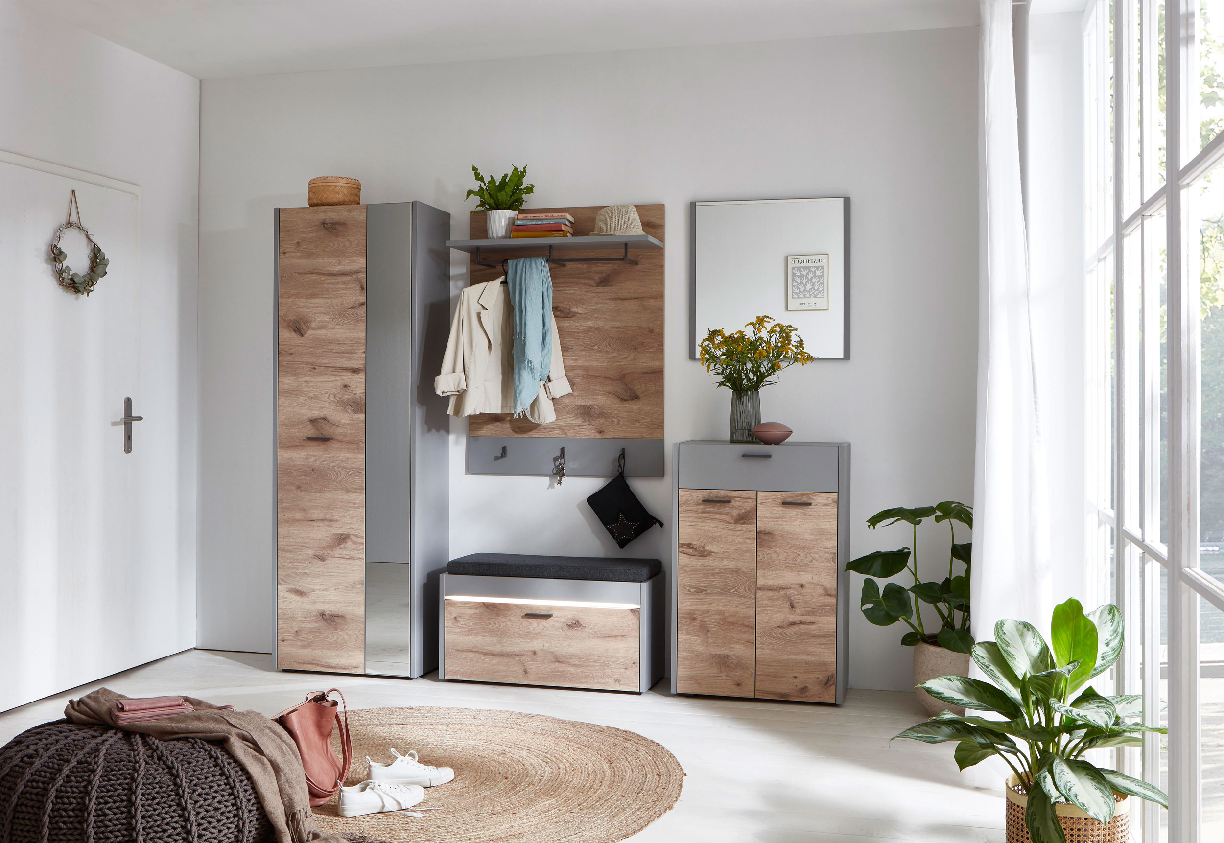 Garderobenschrank image number null