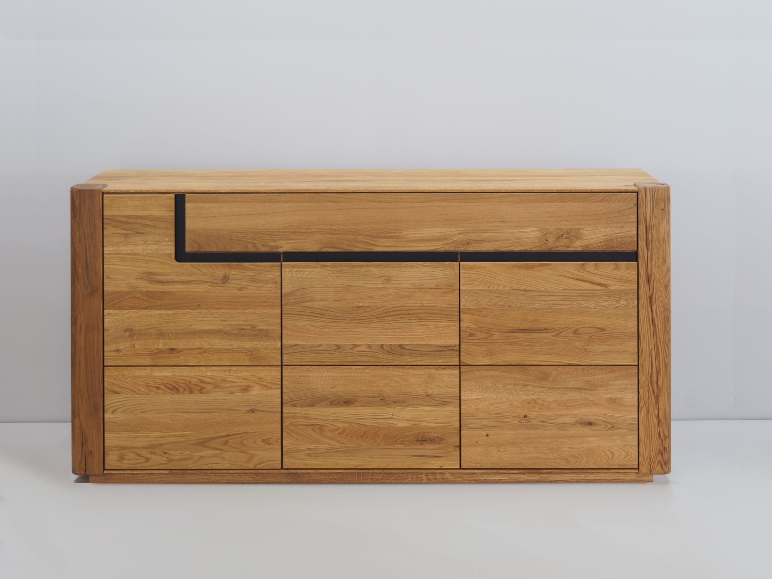Sideboard image number 1