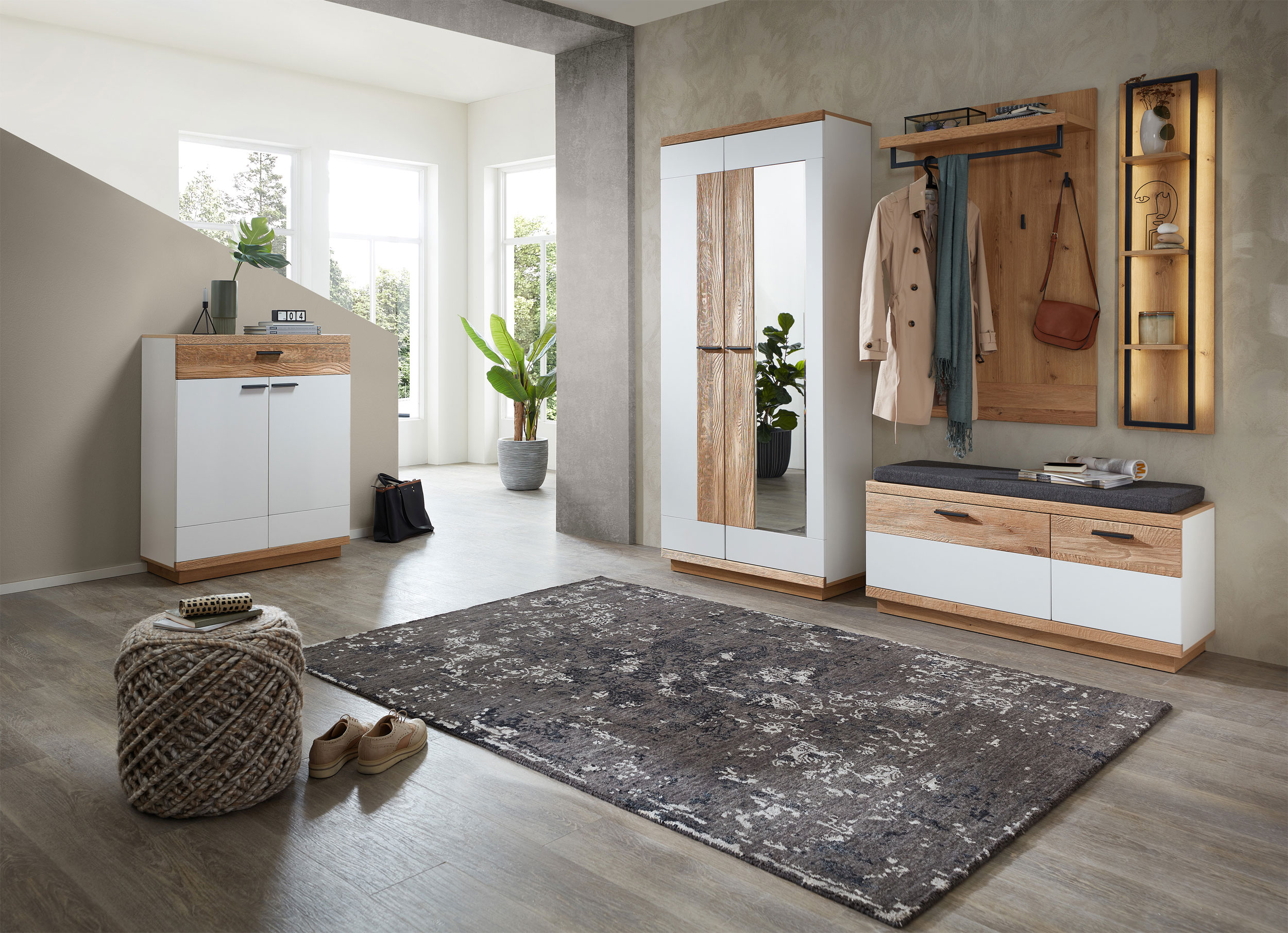 Garderobenschrank image number null