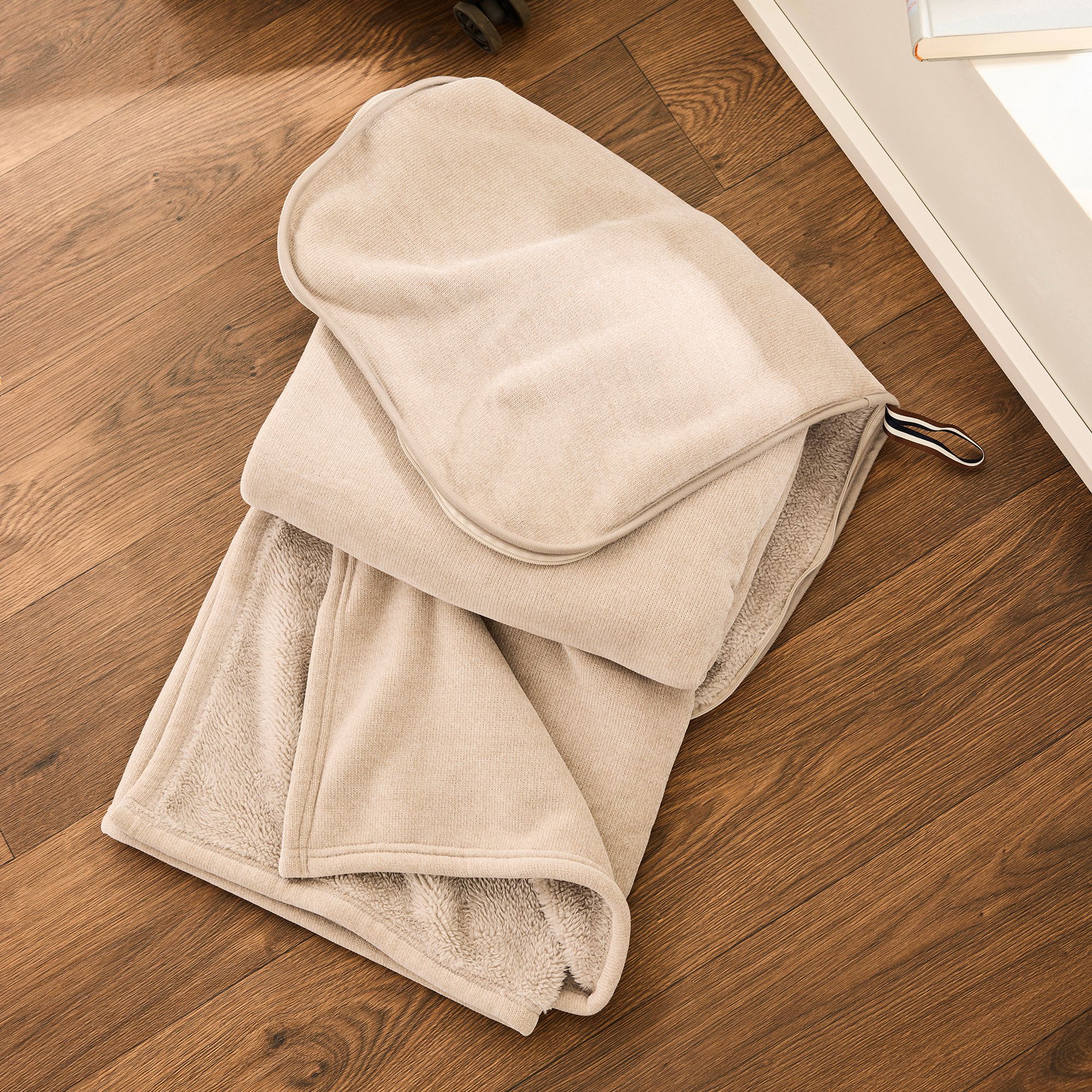 bugatti  Reisedecke image number 8